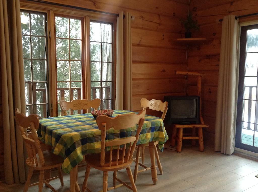Aux Berges Du St-Maurice Hotel Saint-Jean-des Piles Bilik gambar