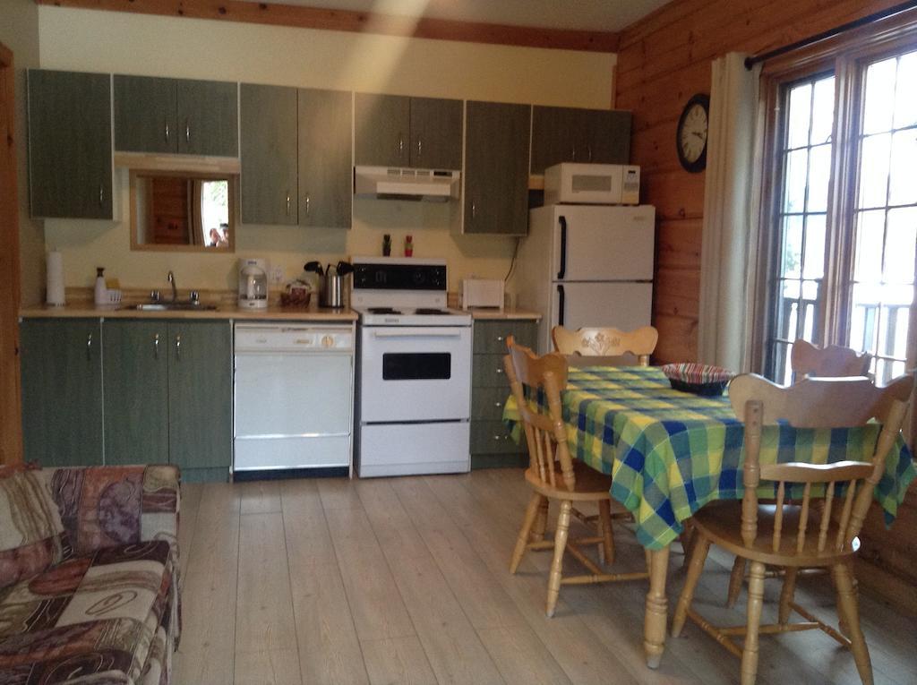 Aux Berges Du St-Maurice Hotel Saint-Jean-des Piles Bilik gambar